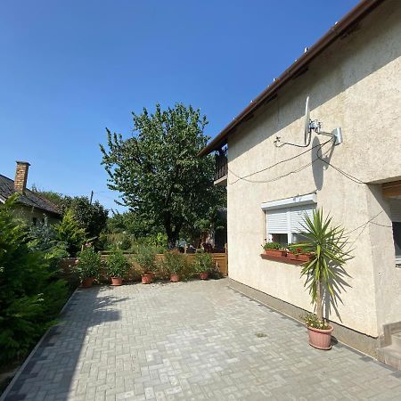 Edina Apartman Balatonlelle Buitenkant foto